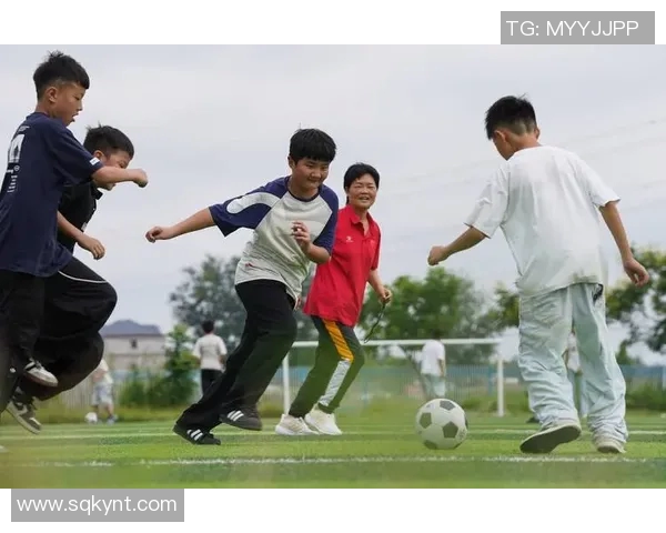 足球妈妈的辛勤付出与孩子梦想的追逐之路